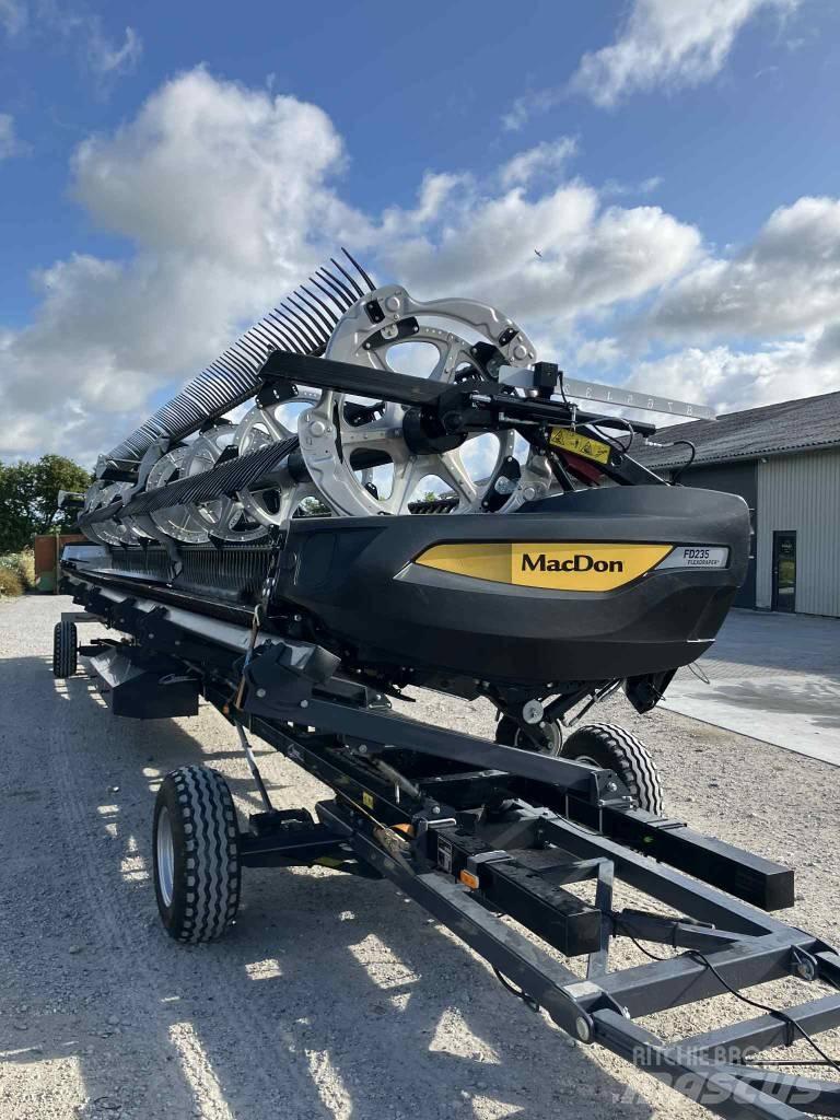 MacDon FD235 Combine harvester heads
