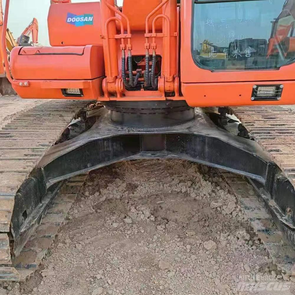 Doosan 225 Crawler excavators