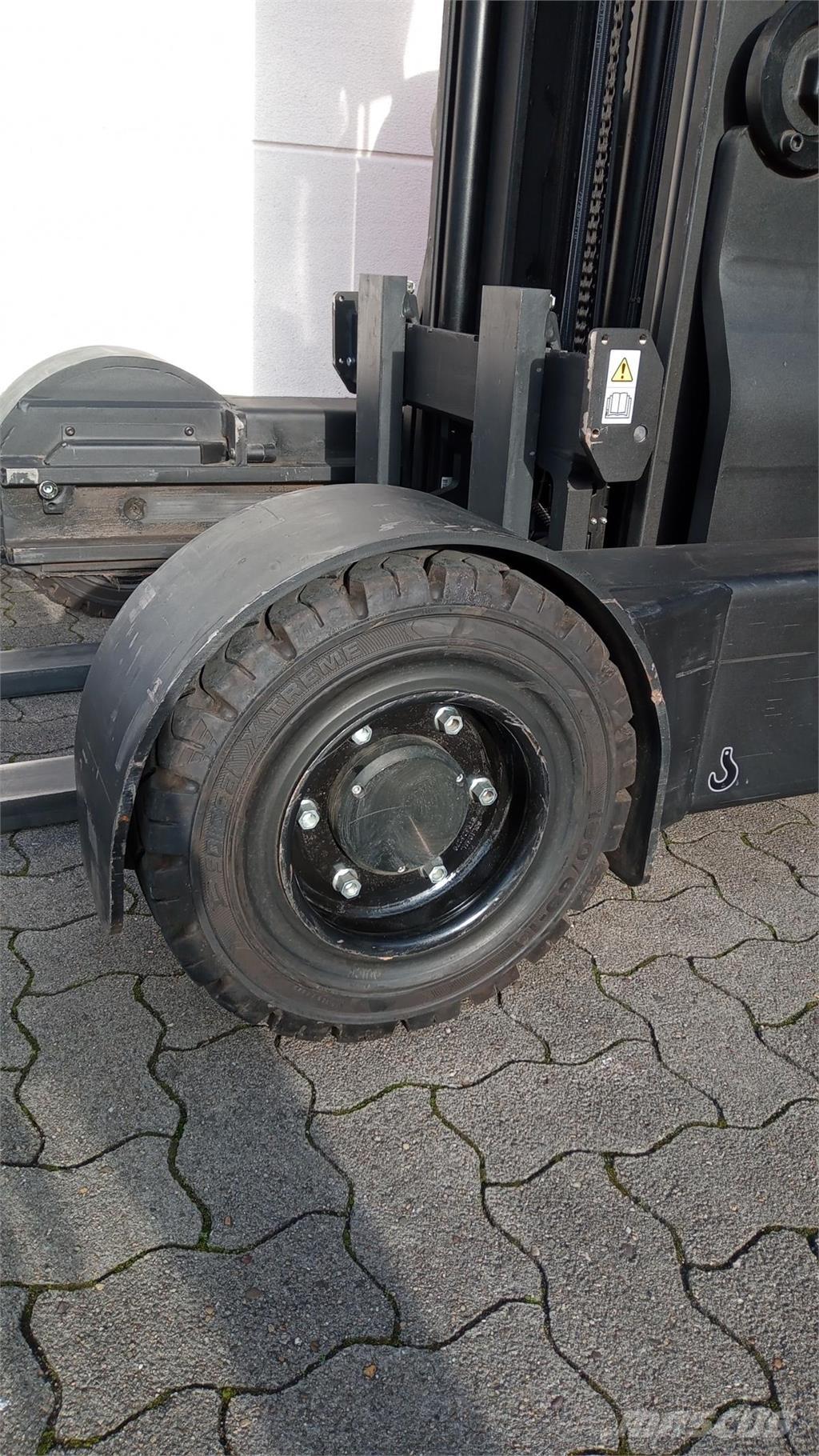 Toyota RRE160HR Reach truck