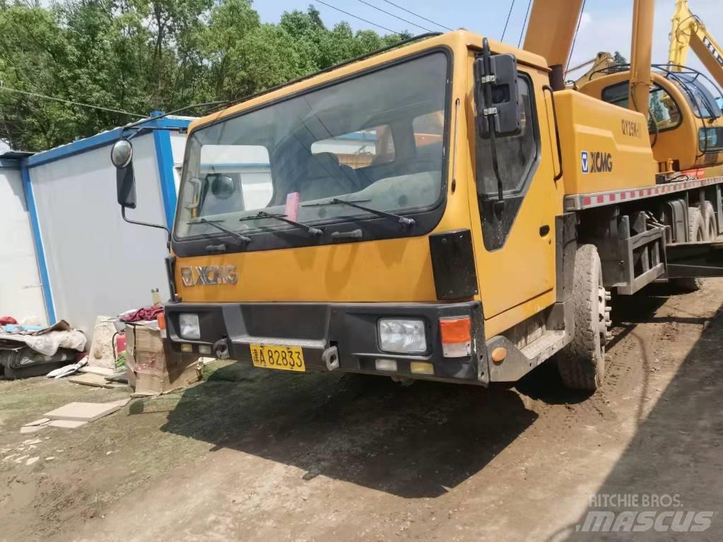 XCMG QY25K All terrain cranes