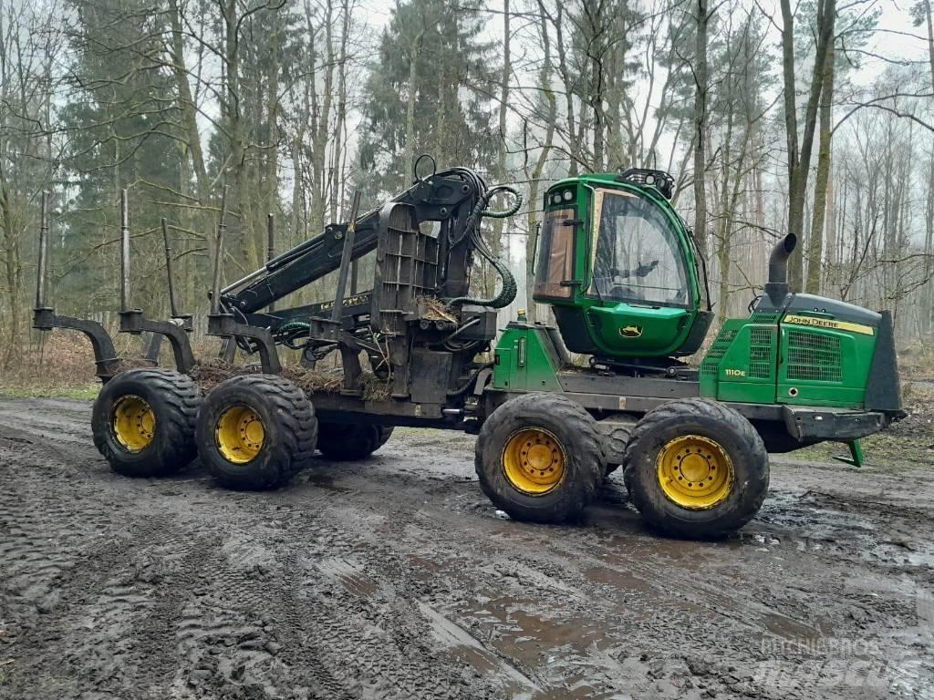 John Deere 1110 E Forwarders