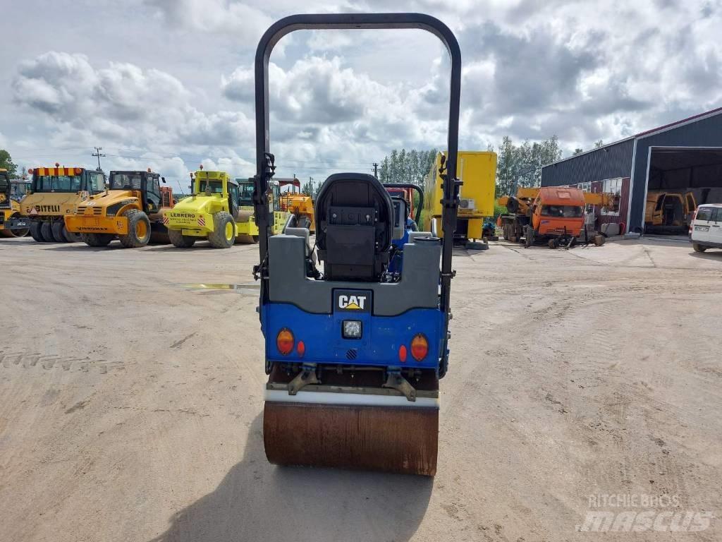 CAT CB 22B Twin drum rollers