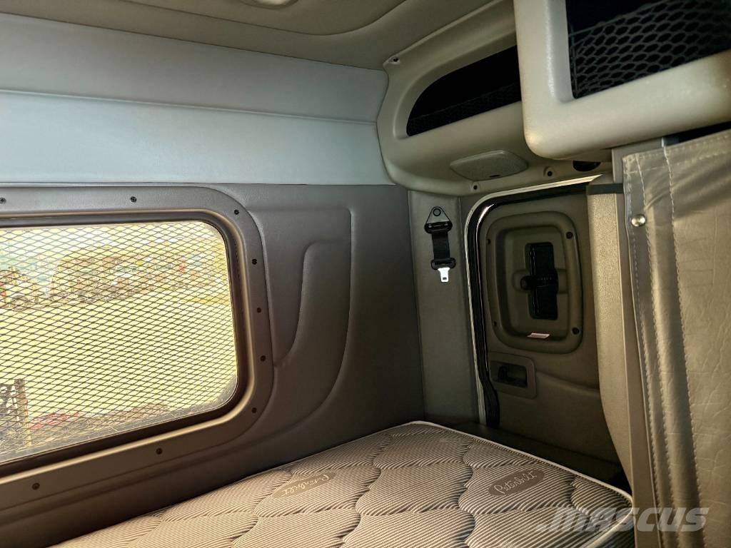 Peterbilt 389 Prime Movers
