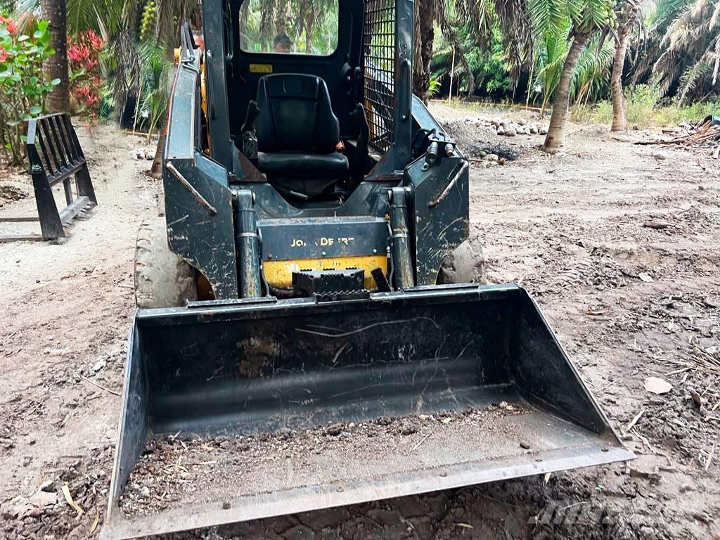 John Deere 312 Skid steer loaders