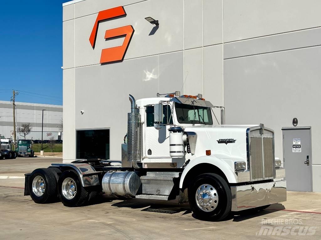 Kenworth W 900 Prime Movers
