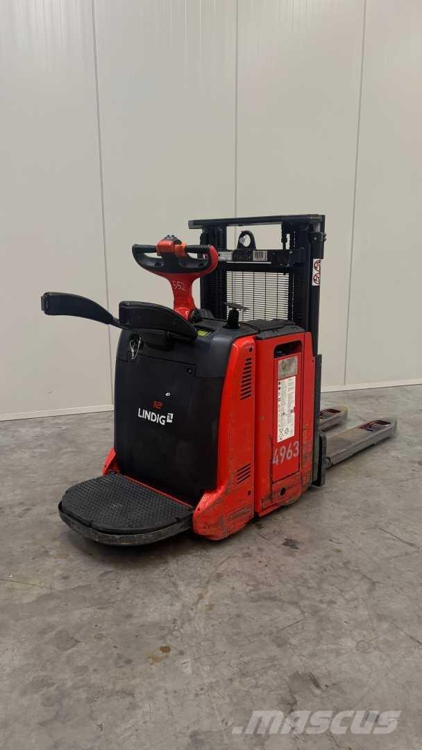 Linde D12AP Self propelled stackers