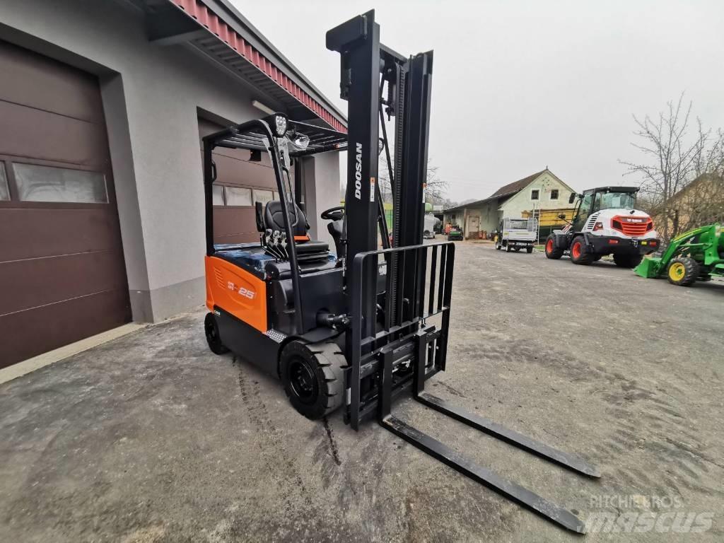 Doosan B25S-7 Electric forklift trucks