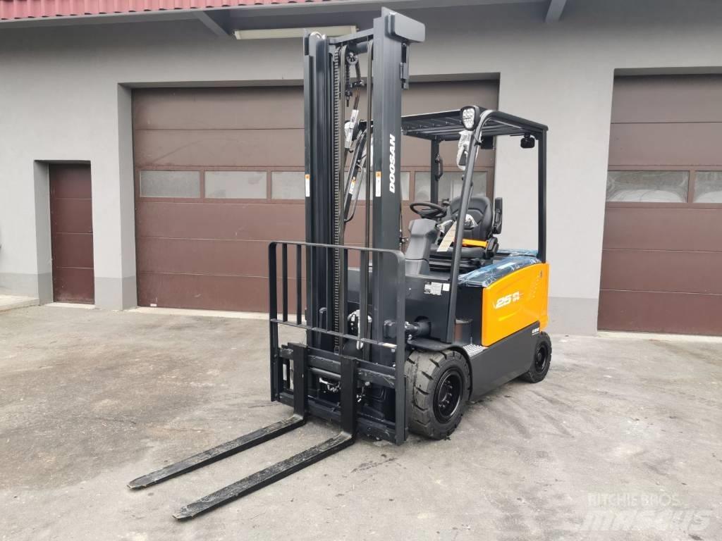 Doosan B25S-7 Electric forklift trucks