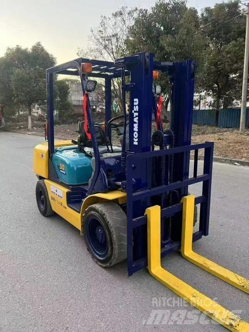 Komatsu FD 30 T-14 Diesel trucks