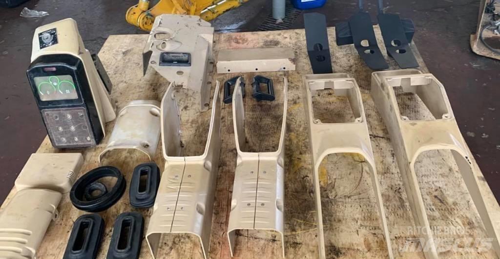 CAT 375 Cabins and interior