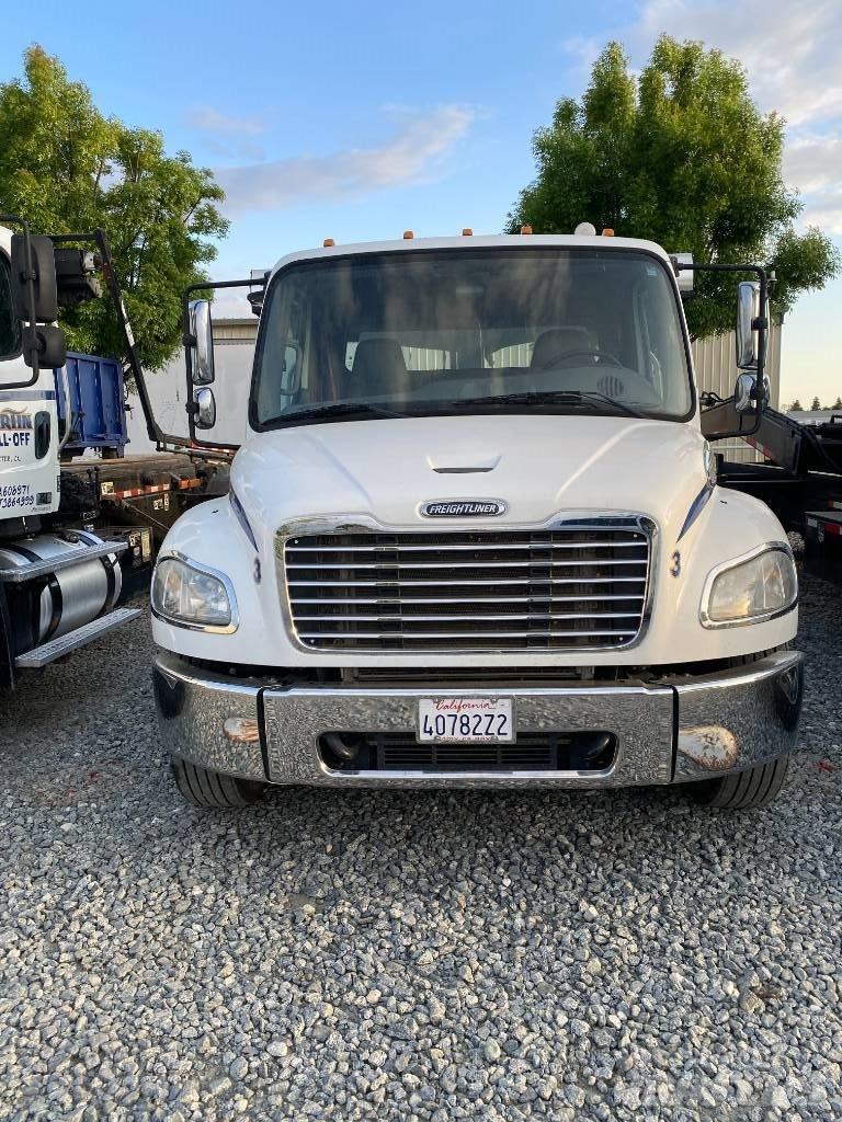Freightliner CB Demountable trucks