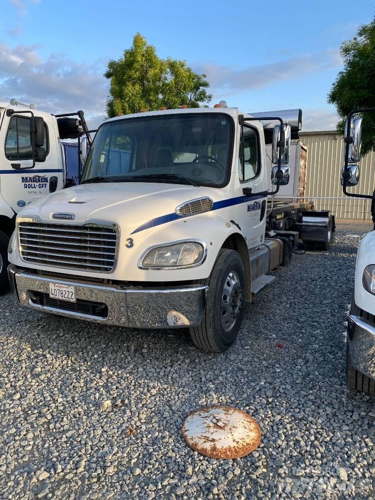 Freightliner CB Demountable trucks