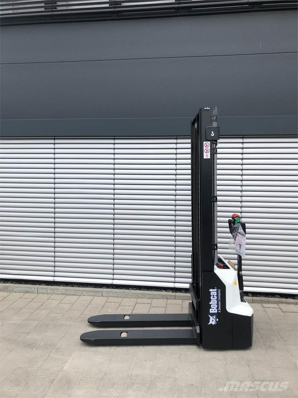 Bobcat LSM12N Self propelled stackers