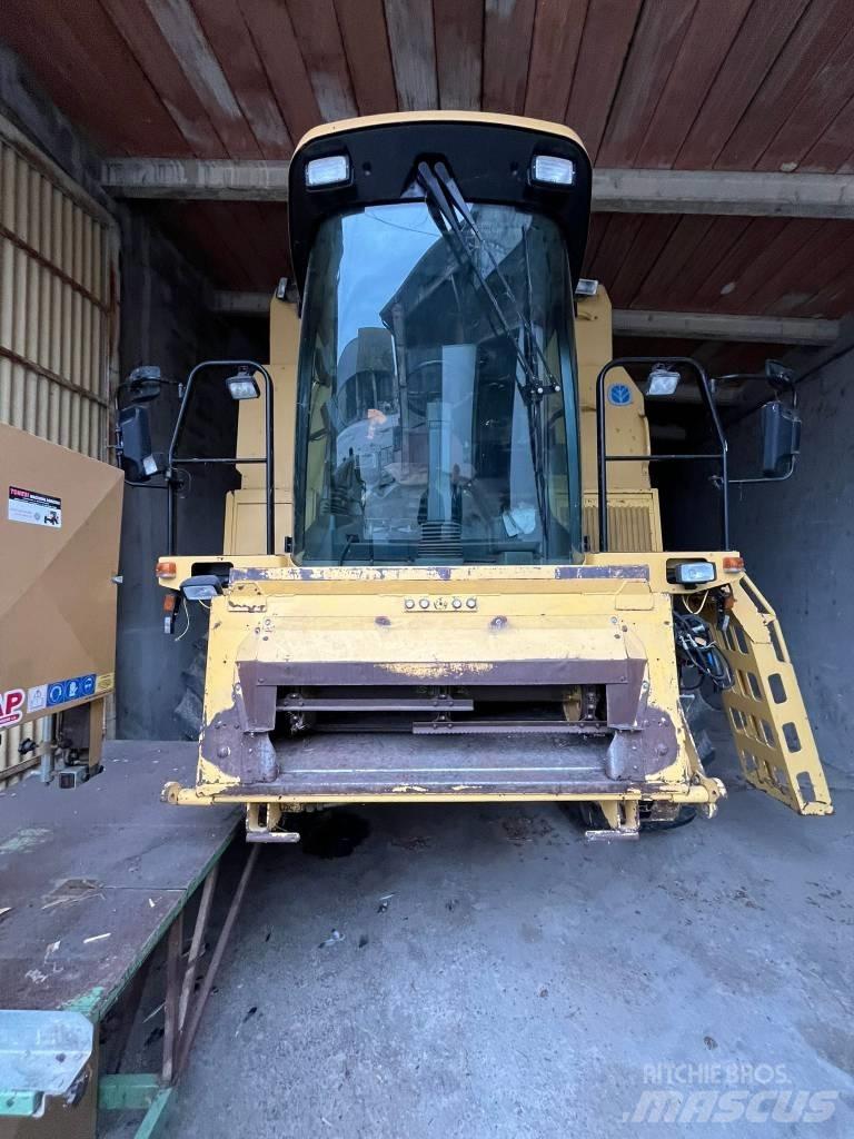 New Holland TF 76 Combine harvesters