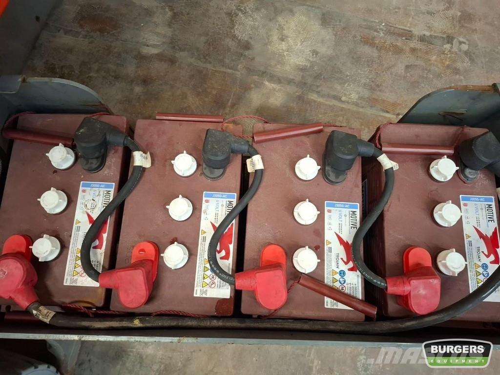 SkyJack SJ30 ARJE Articulated boom lifts