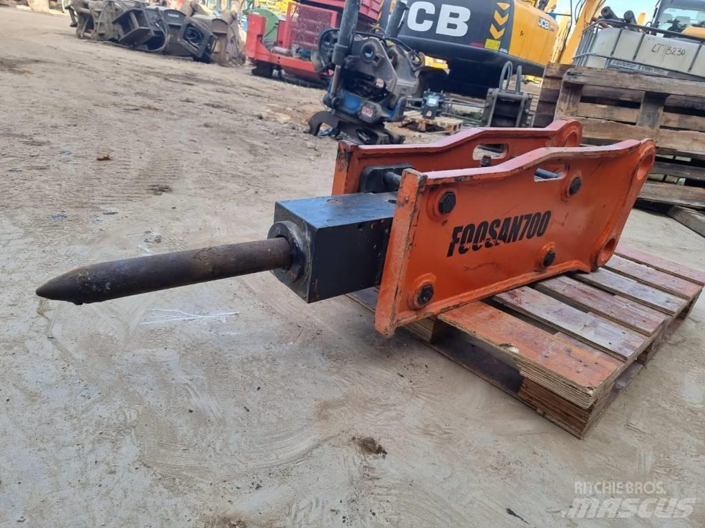  Foosan 700 Hammers / Breakers