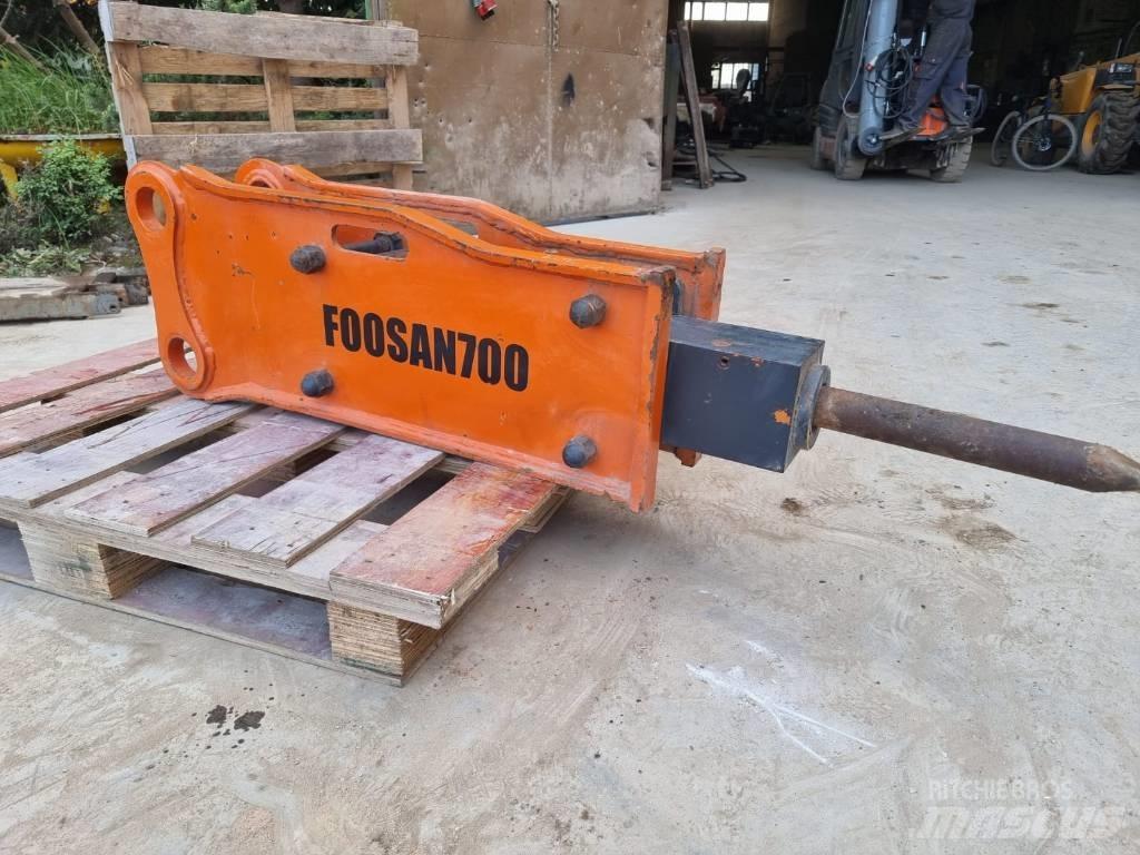  Foosan 700 Hammers / Breakers