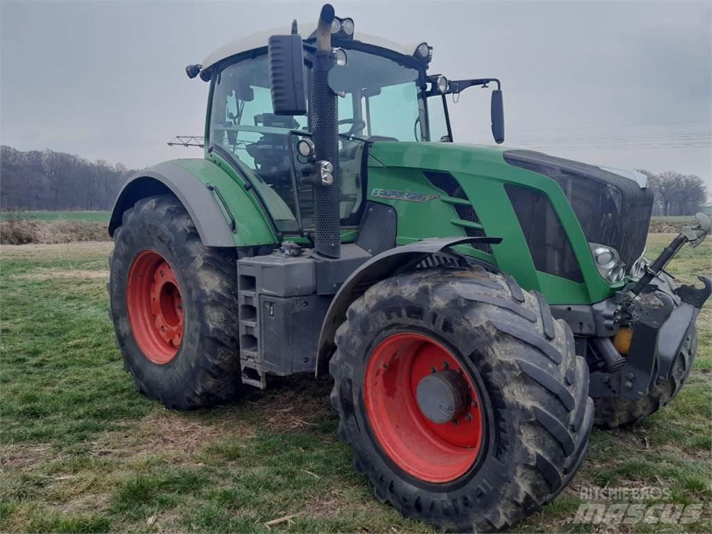 Fendt 826 Vario Tractors