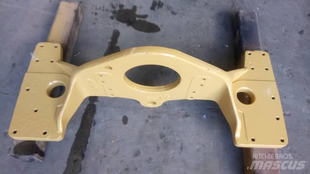 CAT 245 Chassis and suspension