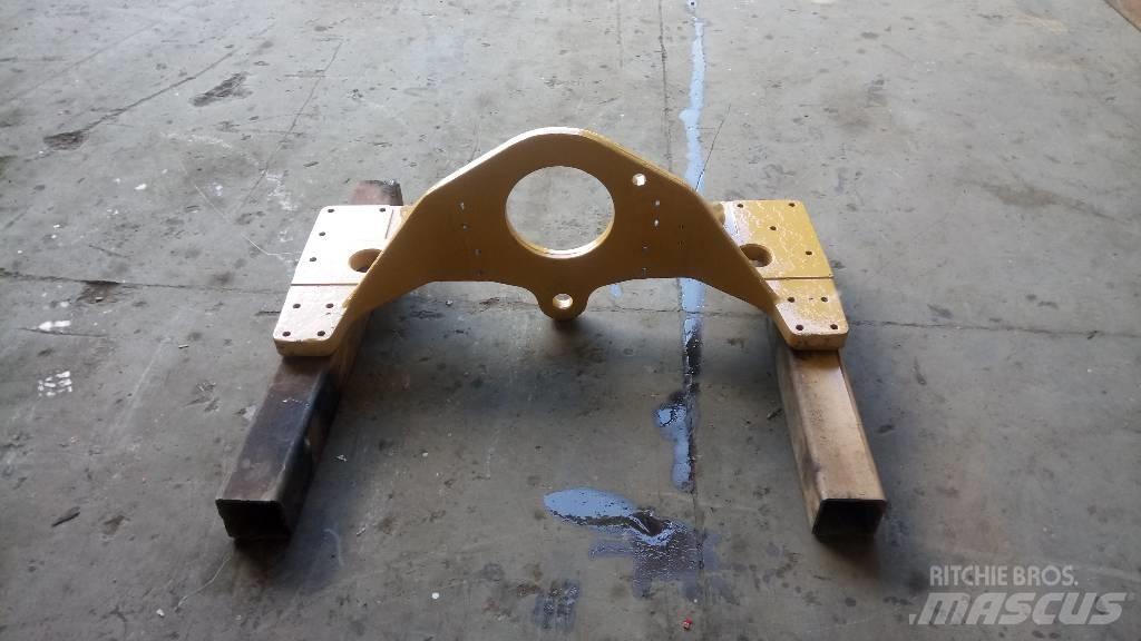 CAT 245 Chassis and suspension