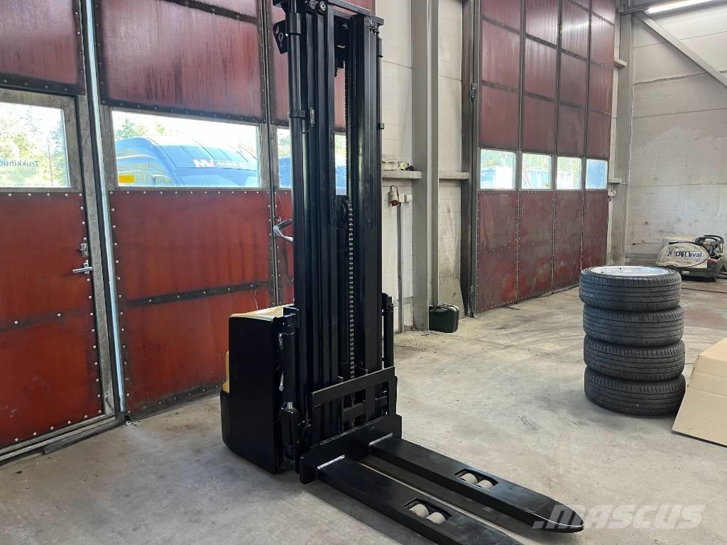 CAT NSP16N2 Hand pallet stackers