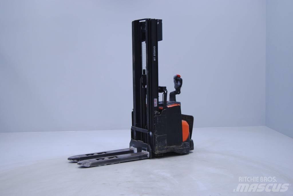 Toyota SWE140L Pedestrian stacker