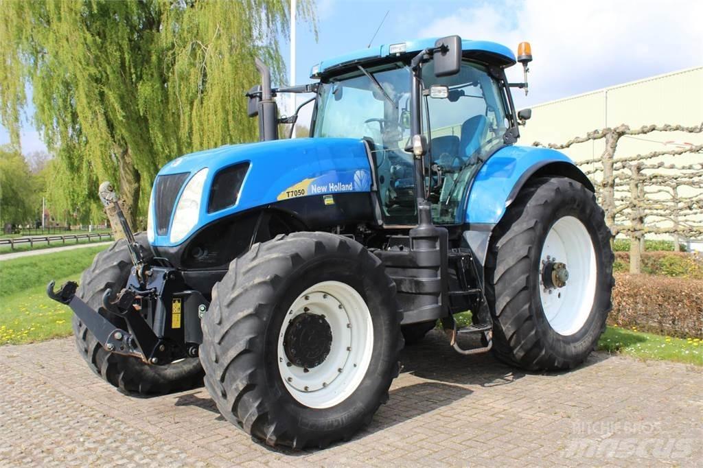 New Holland T7050 Tractors