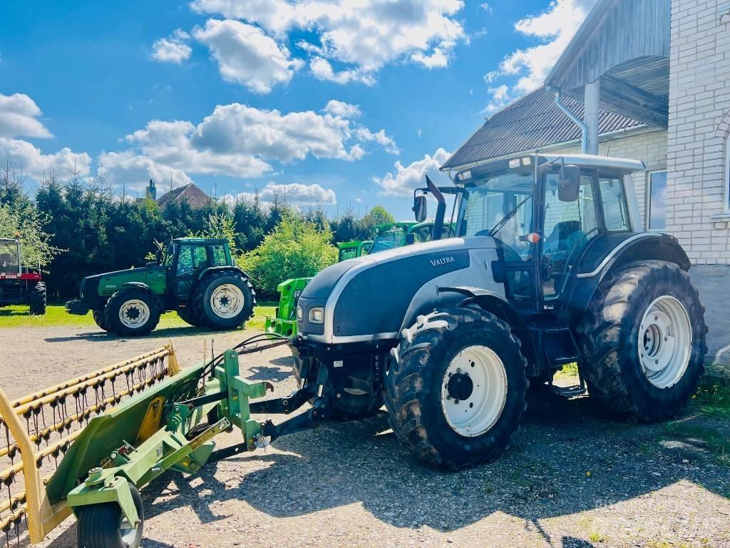 Valtra T 121 Tractors