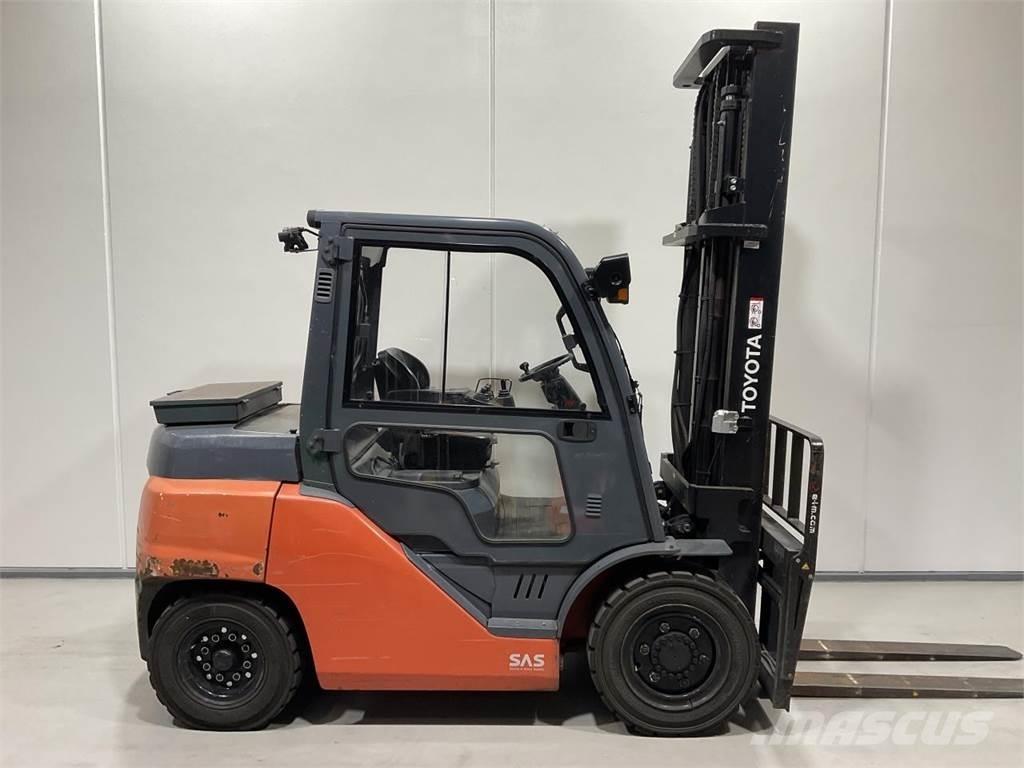 Toyota 40-8FD40N Diesel trucks