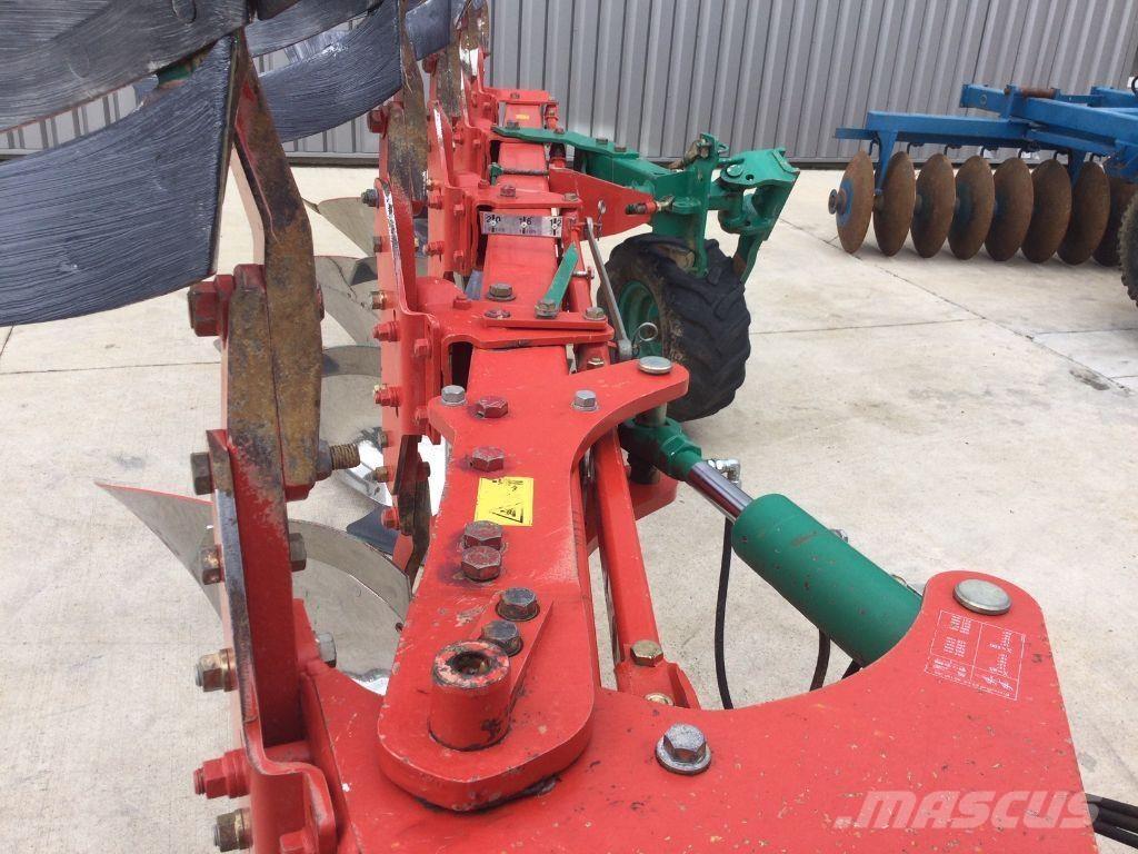 Kverneland LS100 Ploughs