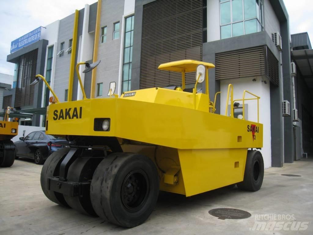 Sakai T2 Pneumatic tired rollers