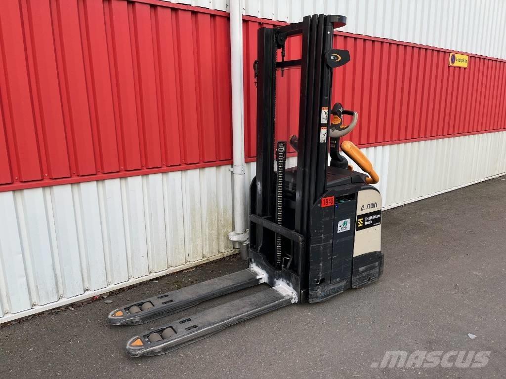 Crown ETi 4000-1.2 Pedestrian stacker