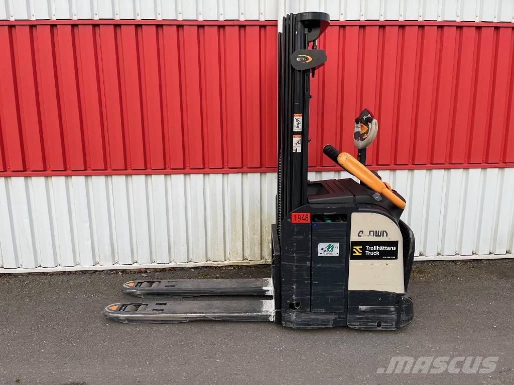 Crown ETi 4000-1.2 Pedestrian stacker