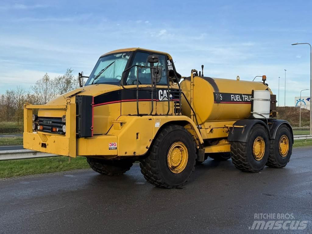 CAT 725 Fuel truck Tanker trucks