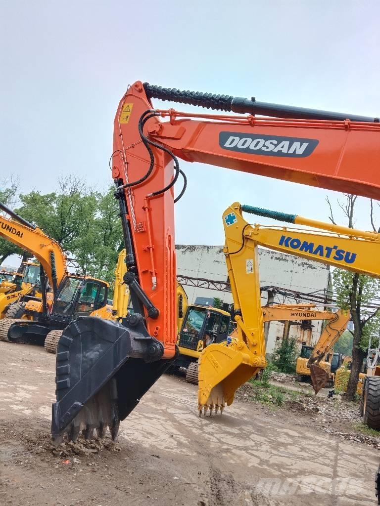 Doosan DX 300 LC Crawler excavators