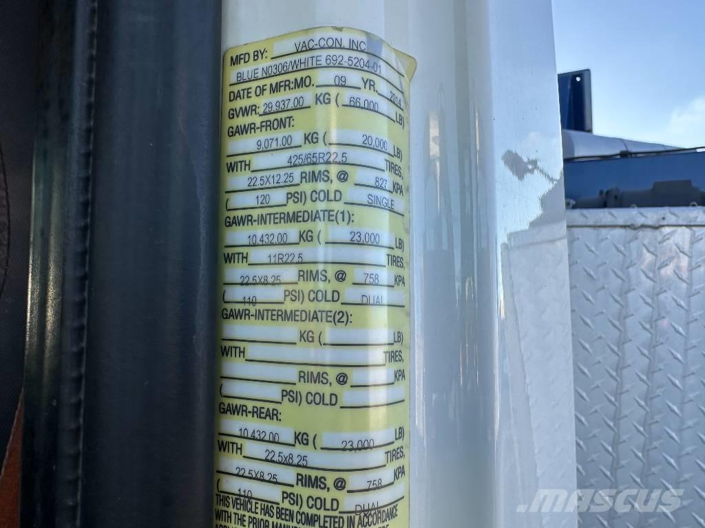 International 7500 Commercial vehicle