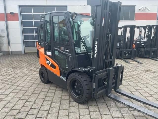 Doosan D35C-9 Diesel trucks