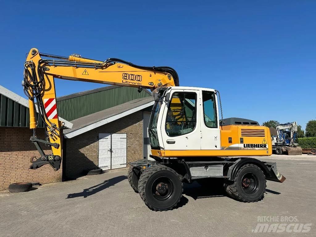 Liebherr A900C Wheeled excavators