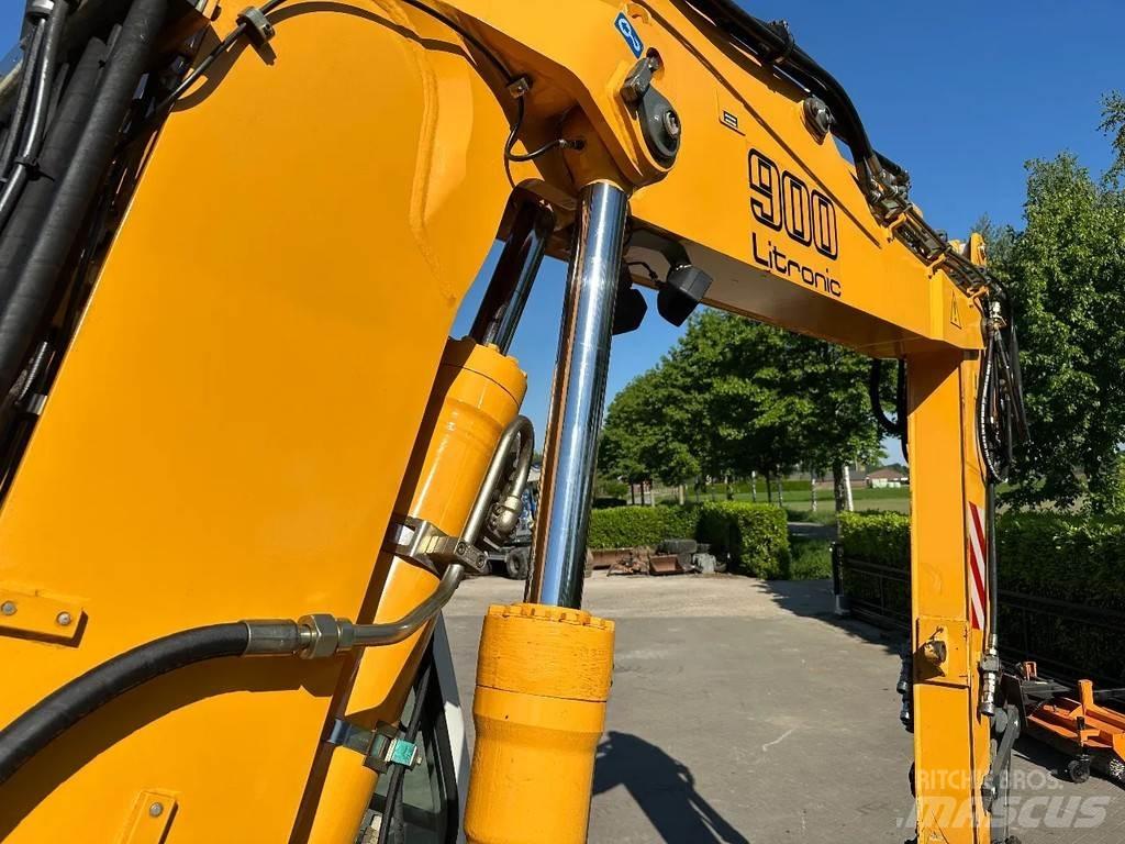 Liebherr A900C Wheeled excavators