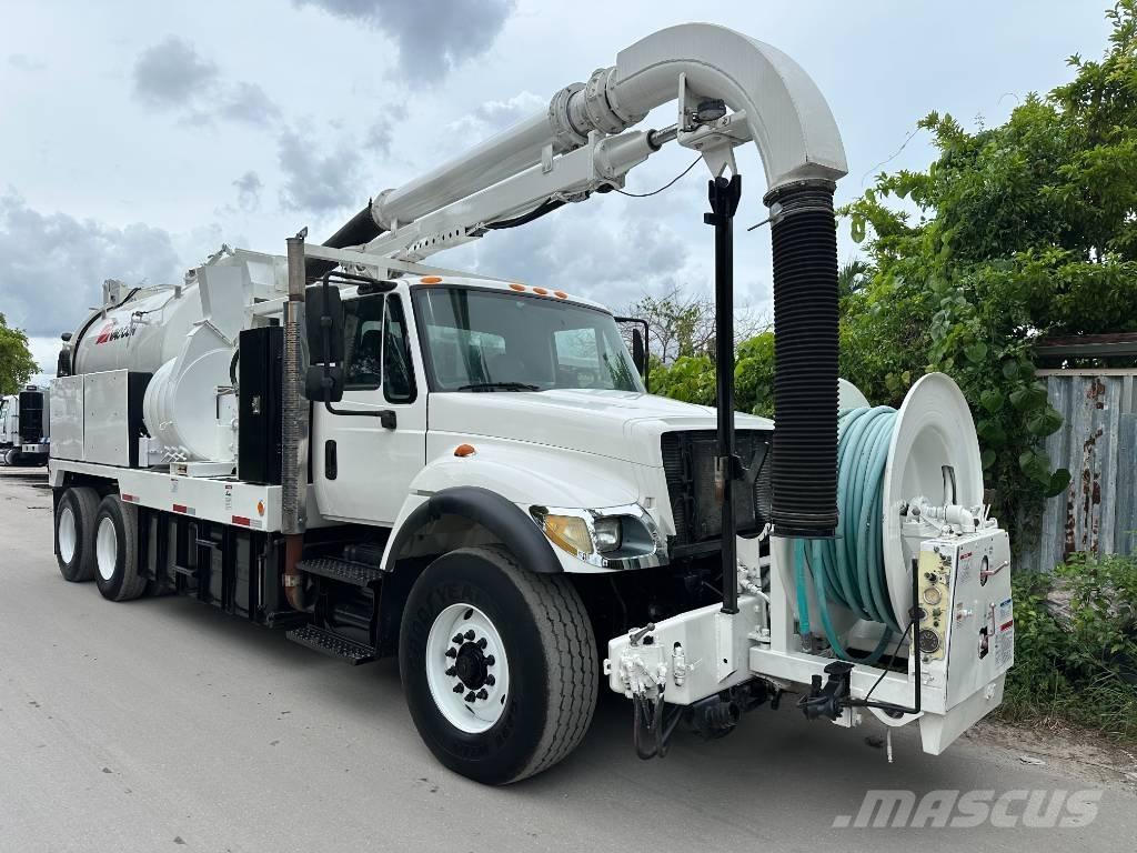 International 7400 Commercial vehicle
