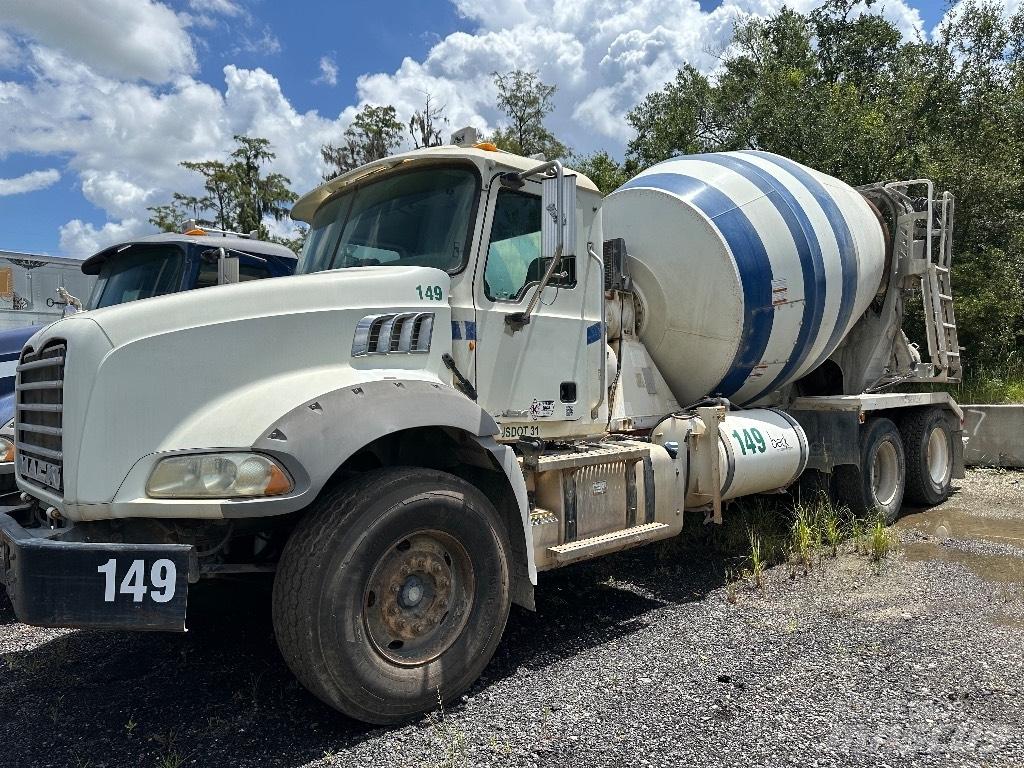 Mack GU 800 Other trucks