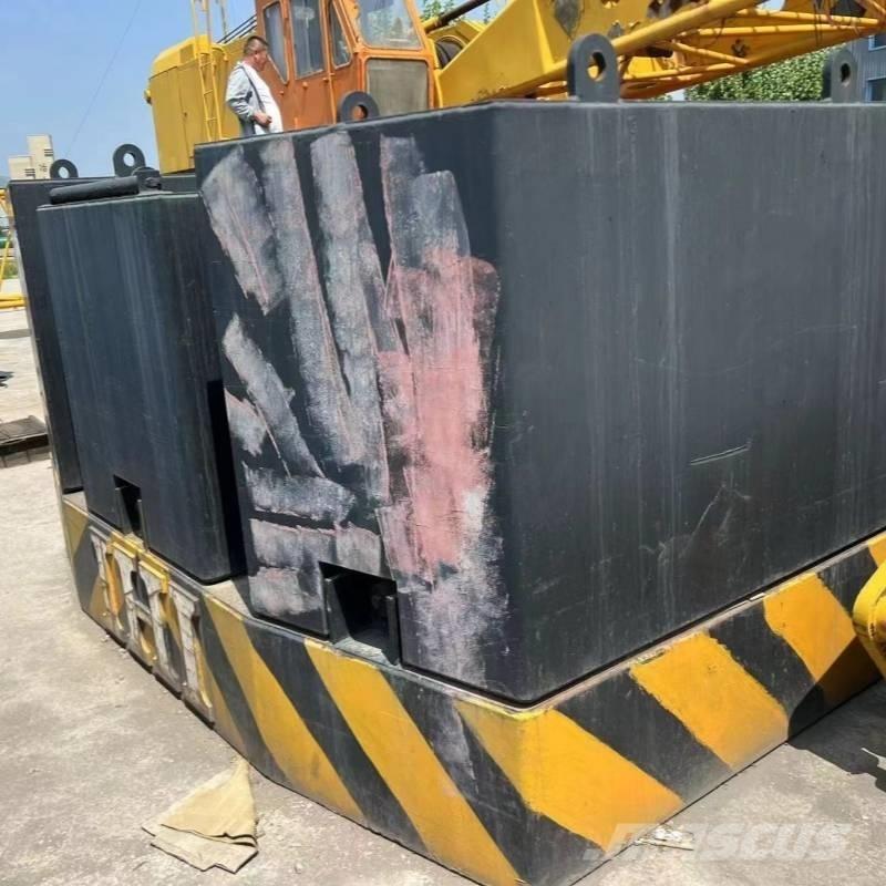 IHI CCH 1500 Track mounted cranes