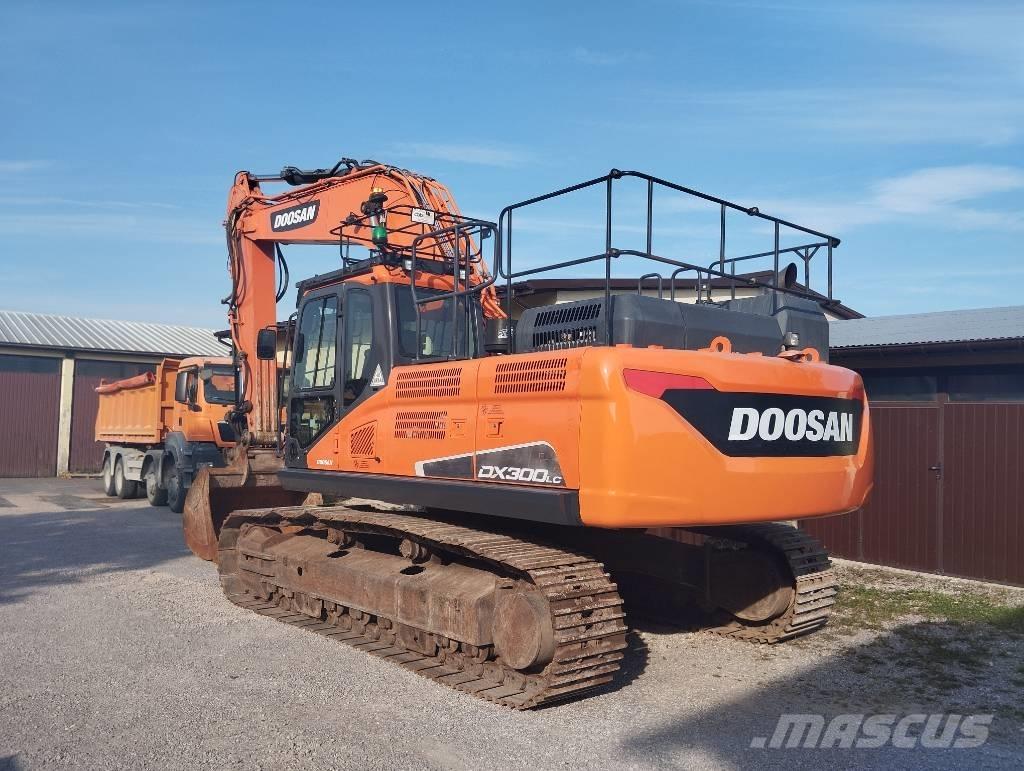Doosan DX 300 LC Crawler excavators