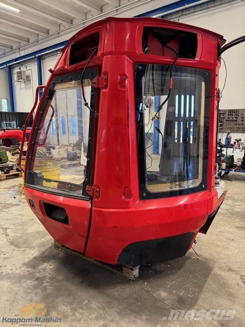 Komatsu 951 Cabins and interior