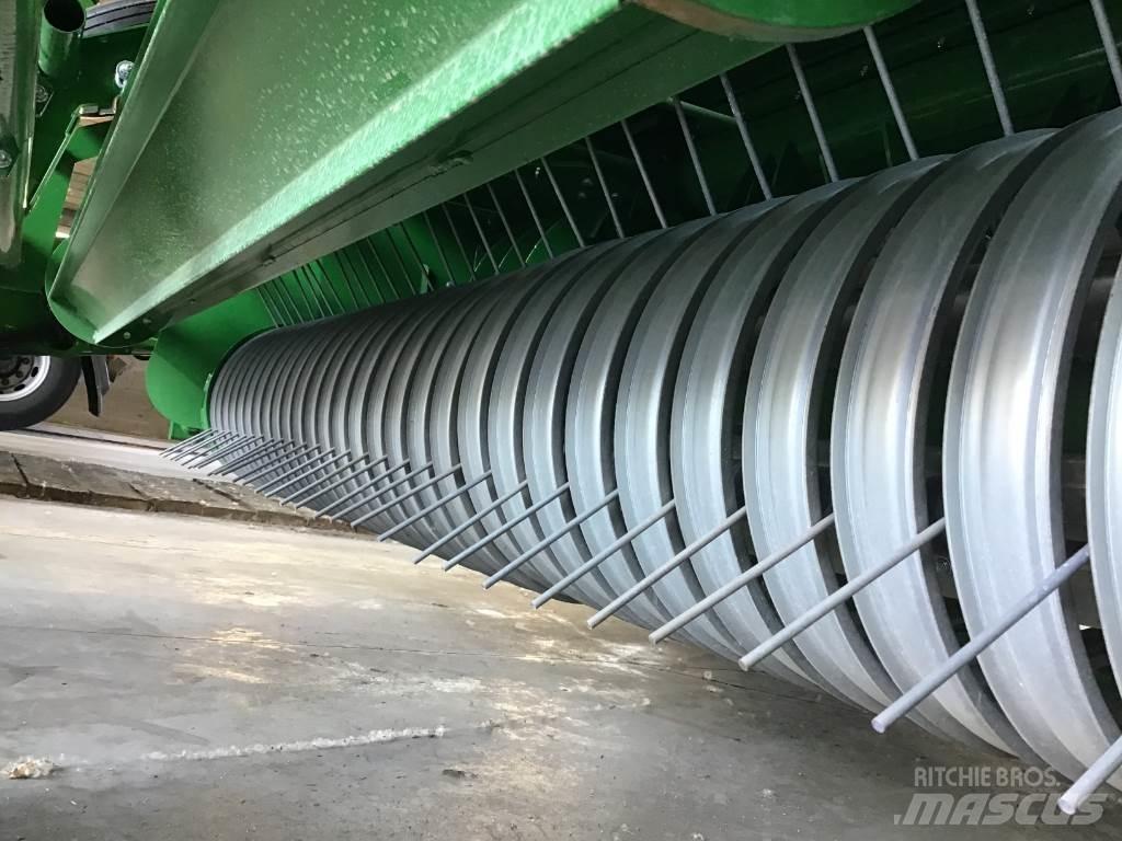 John Deere V461M Round balers