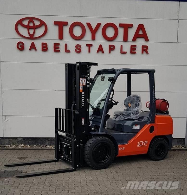Toyota 02-8FGJF35 LPG trucks