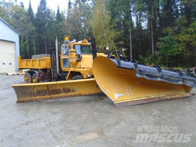 Mack RM 6866 S Snow blades and plows