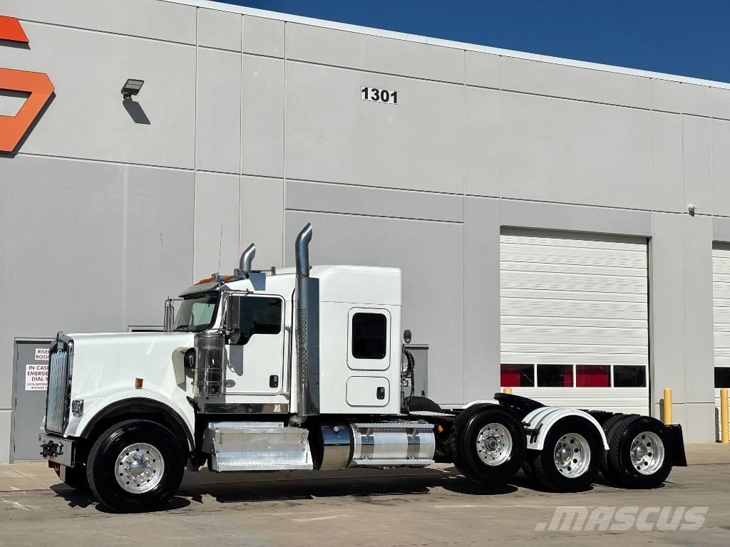 Kenworth W 900 Prime Movers