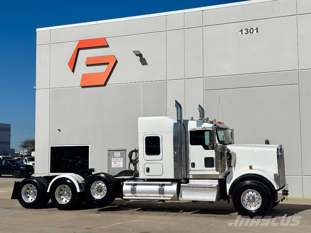 Kenworth W 900 Prime Movers