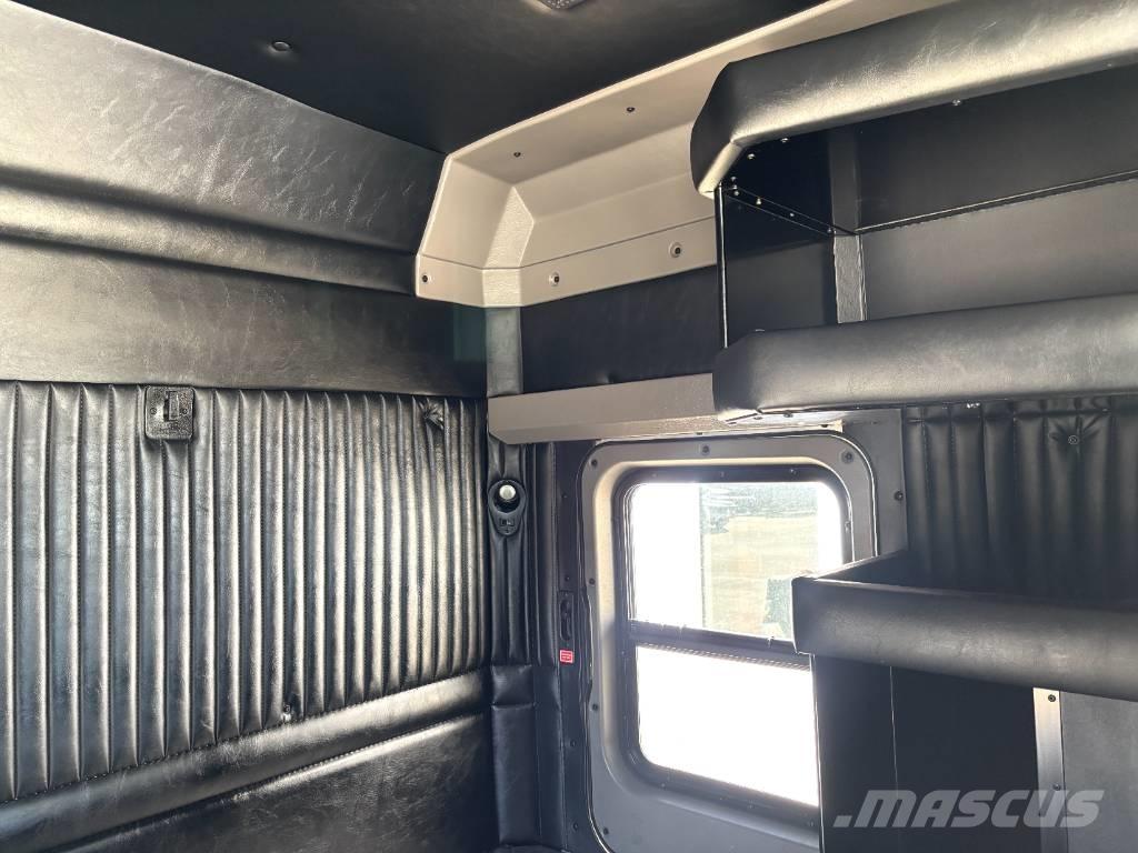 Kenworth W 900 Prime Movers